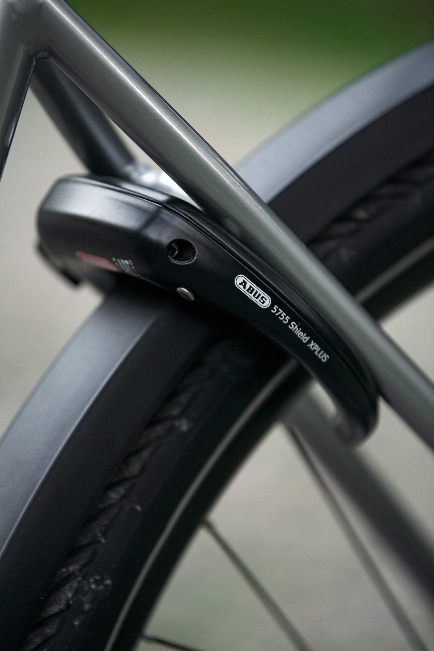 Nahaufnahme von Reifen und Laufrad eines CUBE Bikes