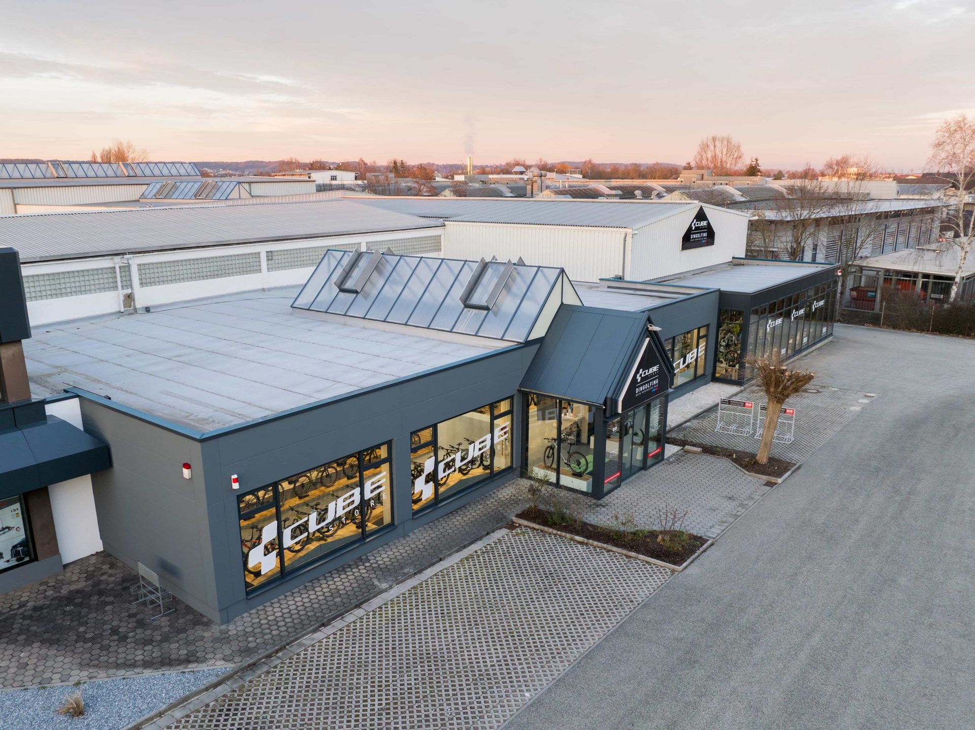 Luftaufnahme vom CUBE Store Dingolfing