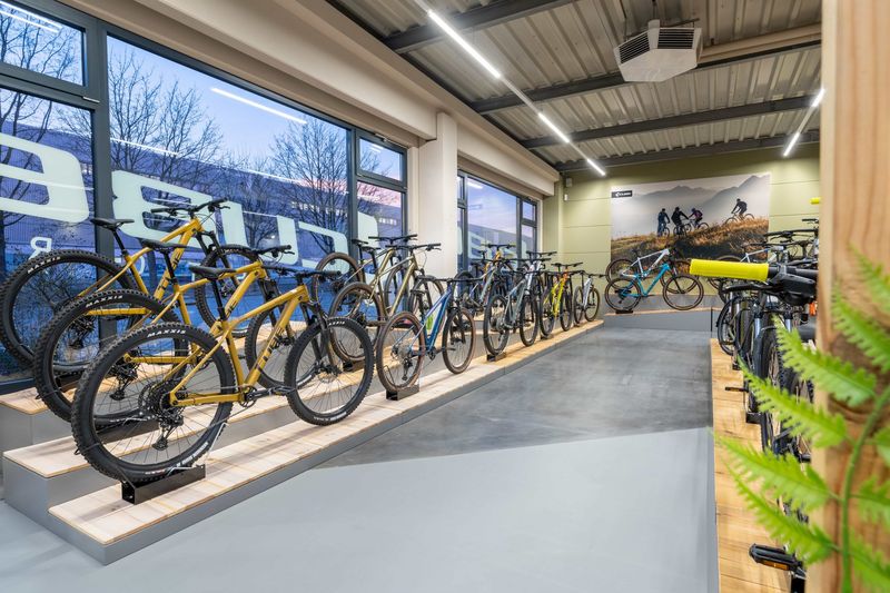 Einblick in den CUBE Store Dingolfing: Bild 1