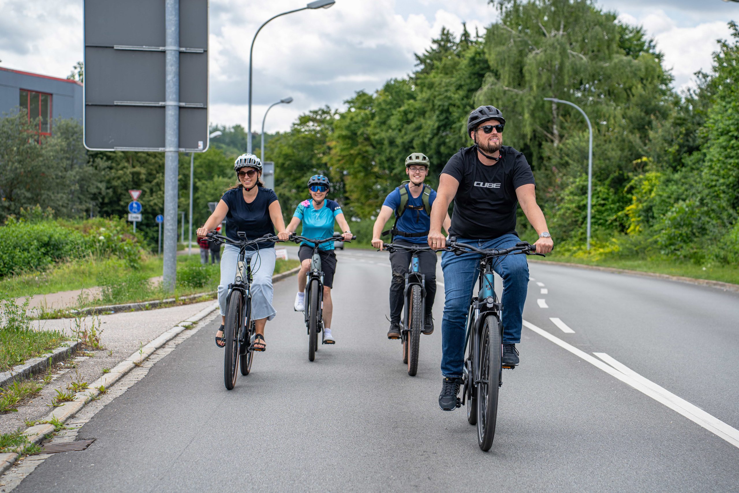 Beitragsbild: Pendeln mit dem E-Bike: Gesünder, günstiger, entspannter